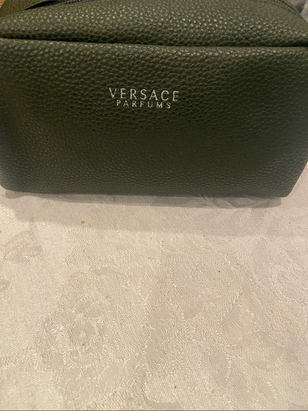 Versace Green Leather Travel Toiletry Pouch
UNISEX 4/8 - Picture 7 of 10
